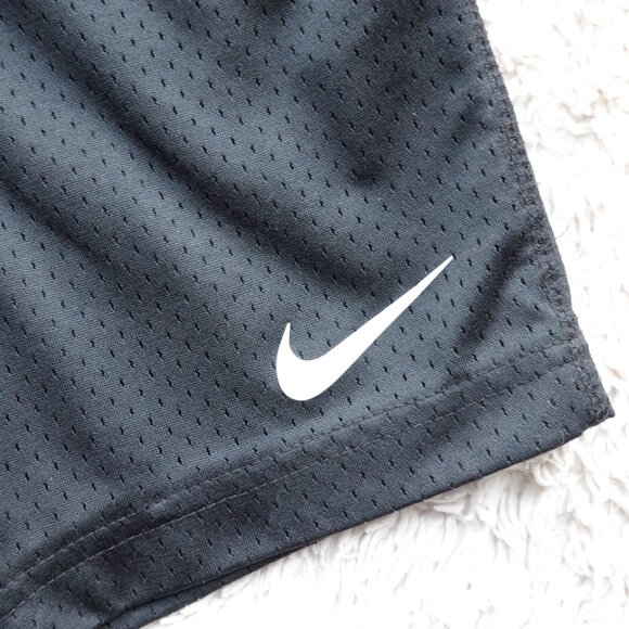 Boys Size 6 Nike Black Dri-Fit Mesh Shorts, 6" Inseam - Picture 5 of 6